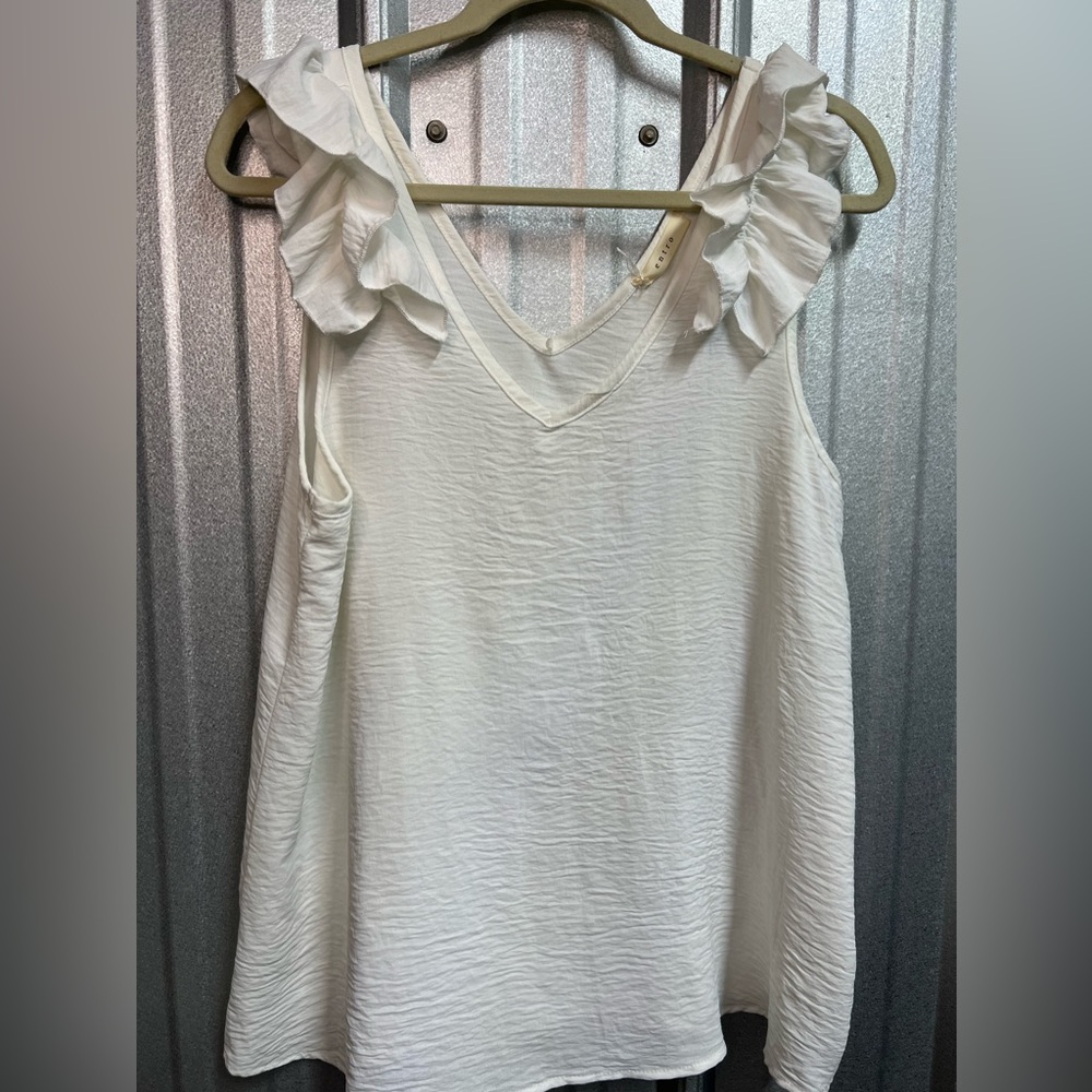 Entro boutique white ruffle tank nwot size Large